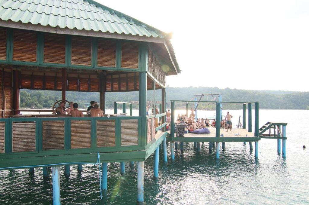 Hostel Mad Monkey Koh Rong Samloem Koh Rong Sanloem Zewnętrze zdjęcie